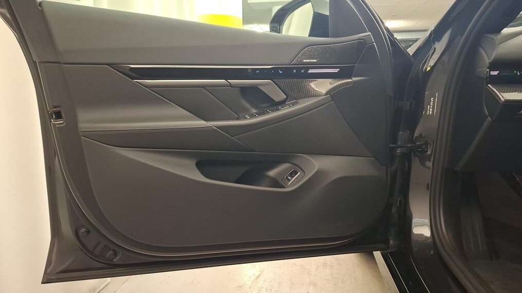 BMW Serii 5, 520