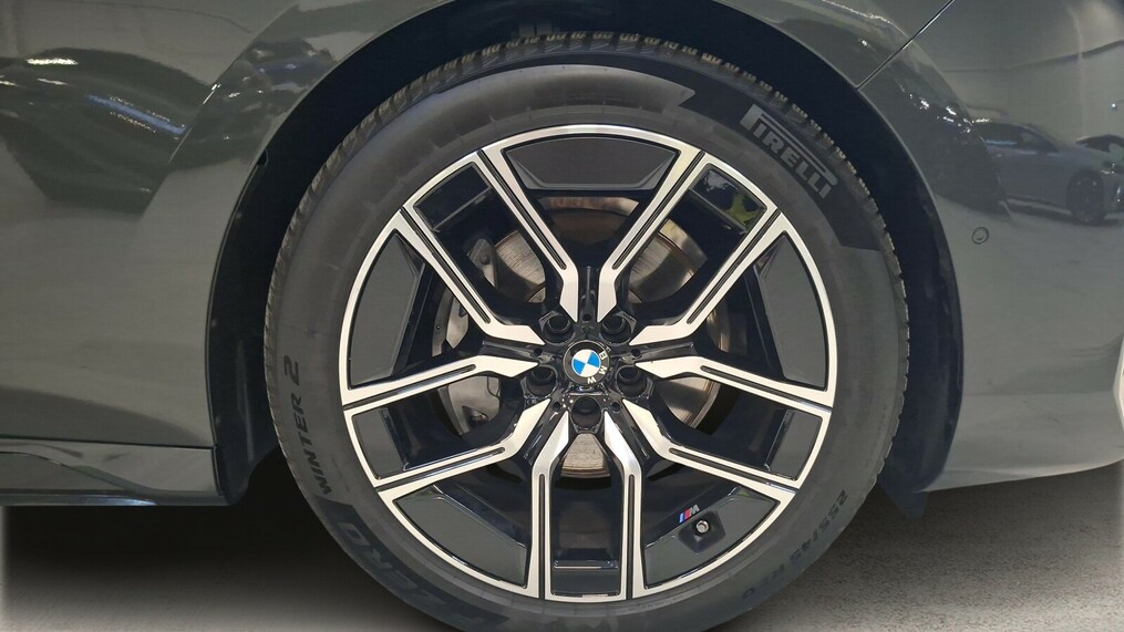 BMW Serii 7, 740