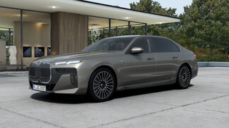 BMW Serii 7, 740