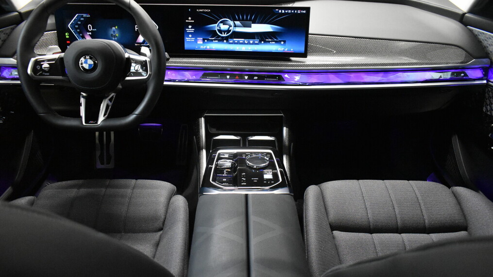 BMW Serii 7, 740