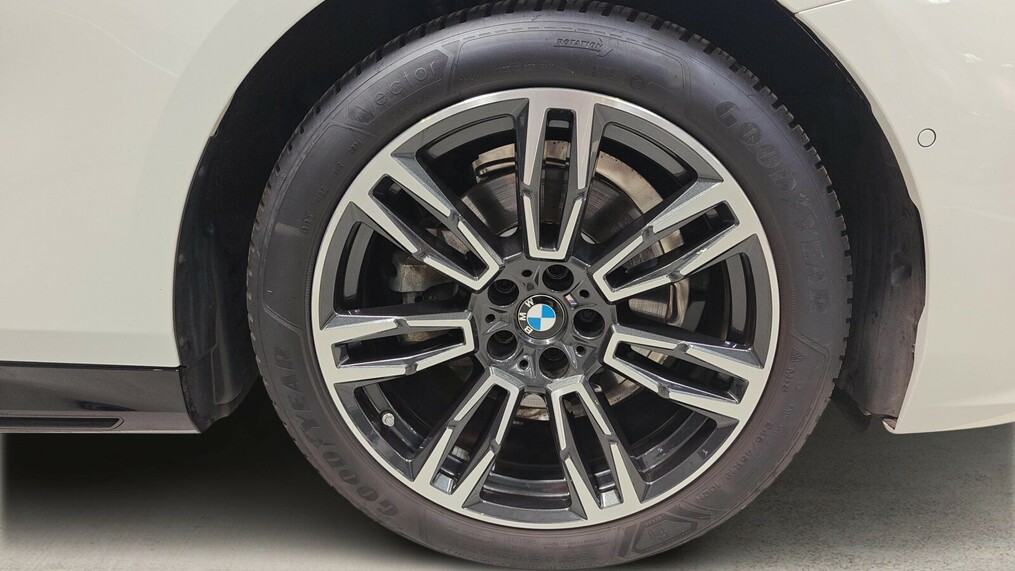 BMW Serii 5, 520