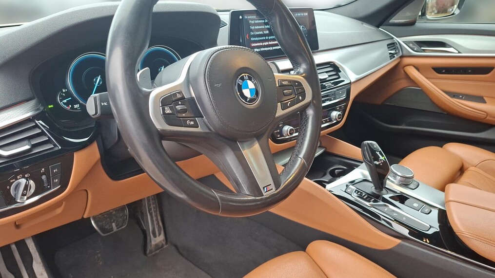 BMW Serii 5, 530
