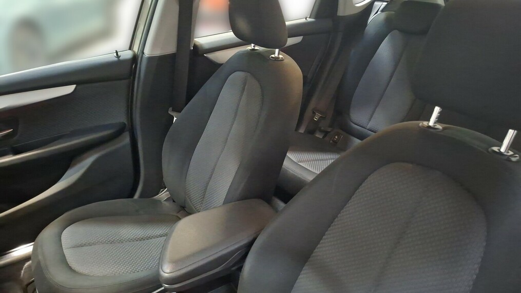 BMW Serii 2, 218