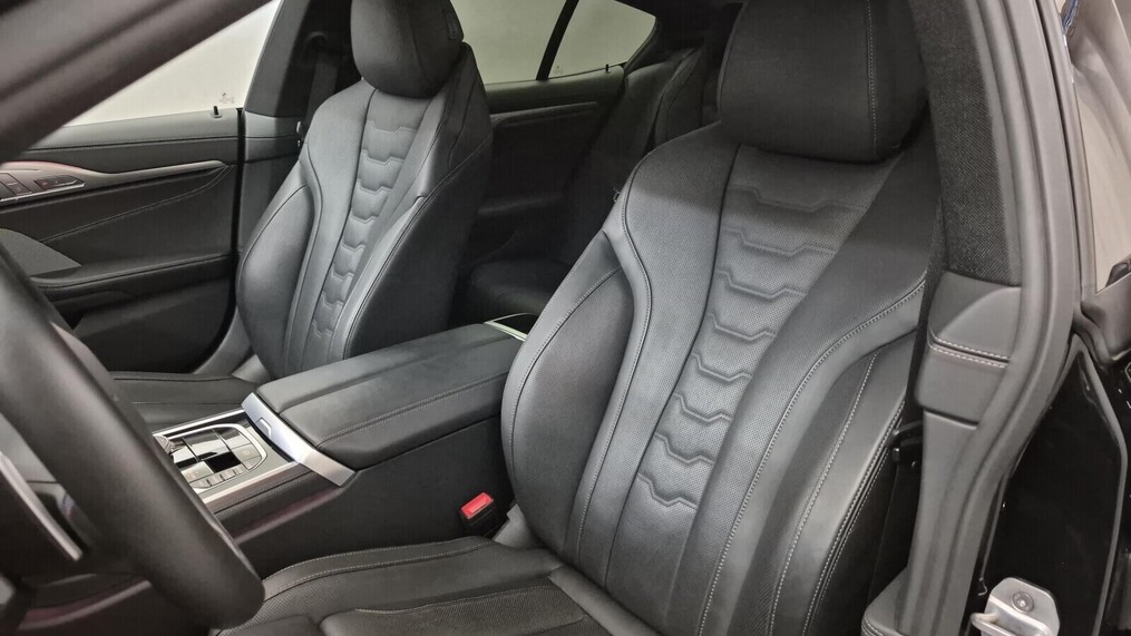 BMW Serii 8, 850