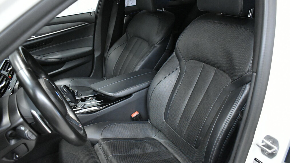 BMW Serii 5, 530
