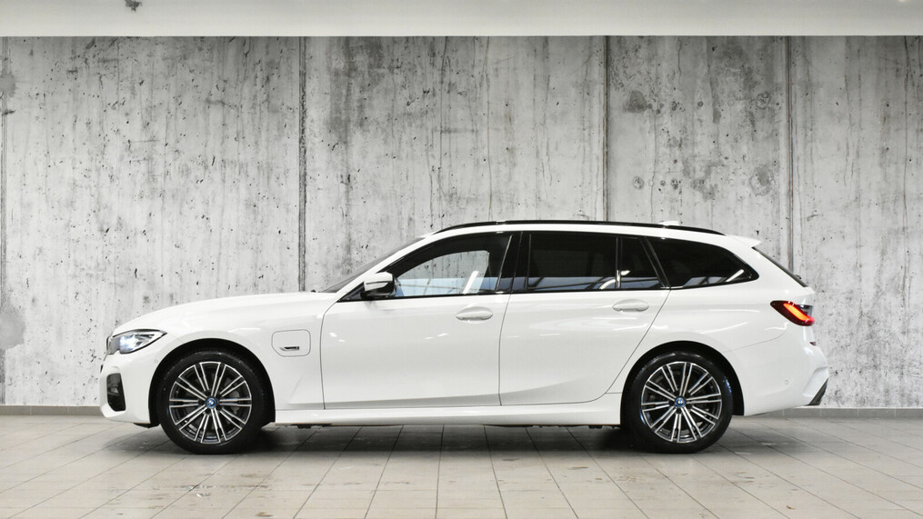BMW Seria 3, 330