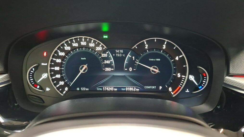 BMW Serii 5, 520