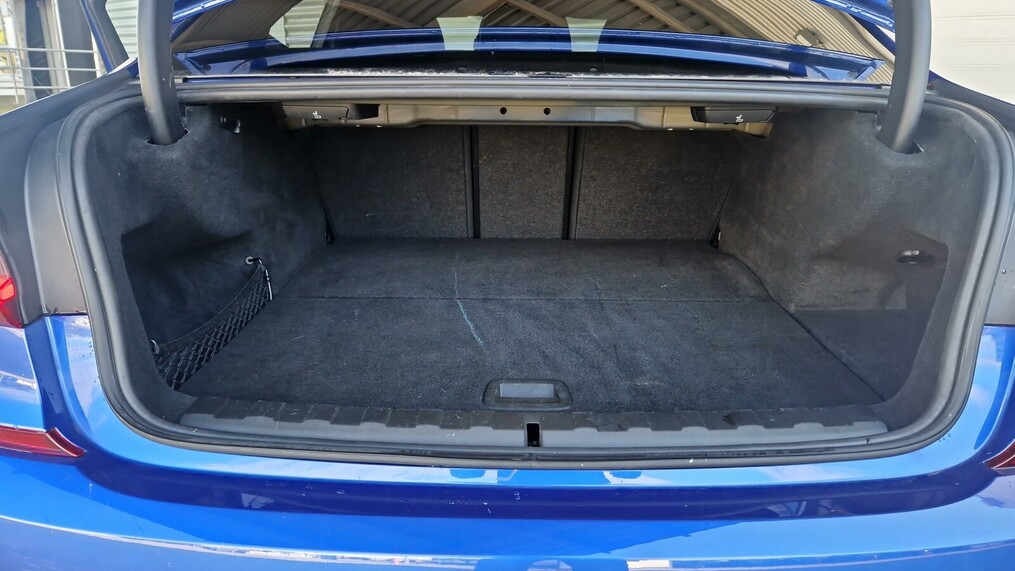 BMW Serii 3, 330
