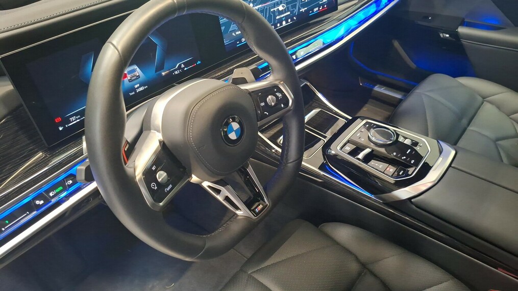 BMW Serii 7, 740