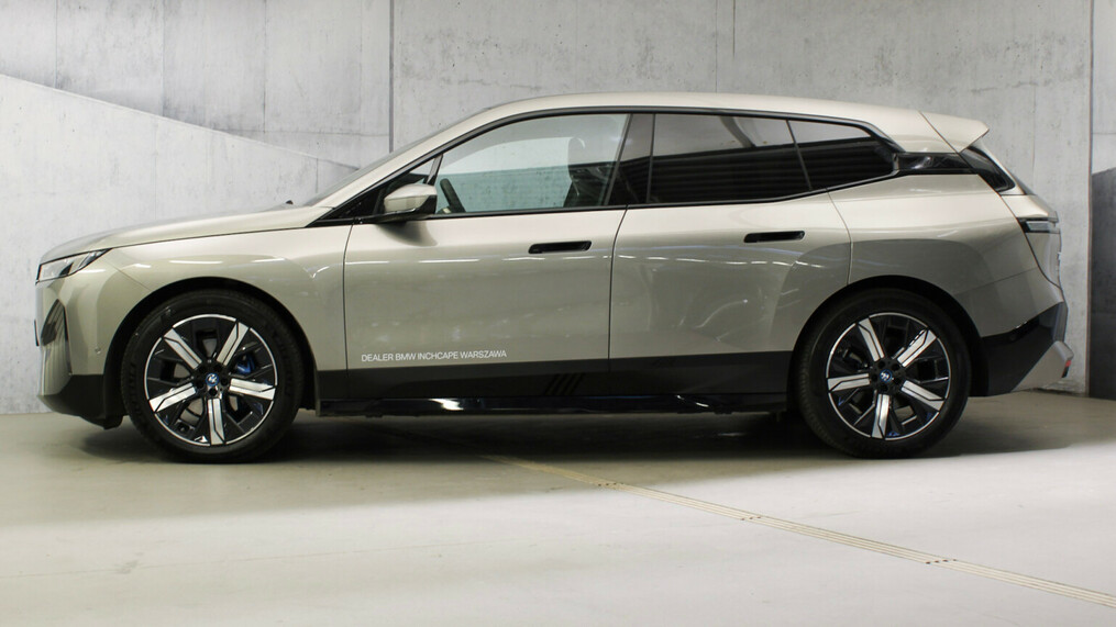 BMW iX