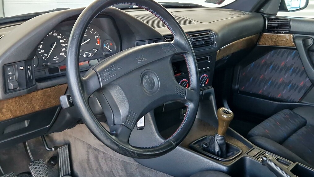 BMW Serii 5, 525