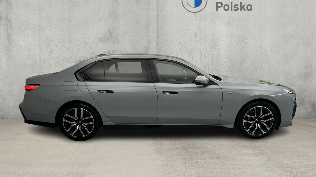 BMW Serii 7, 740