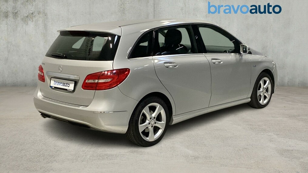 Mercedes-Benz B 180