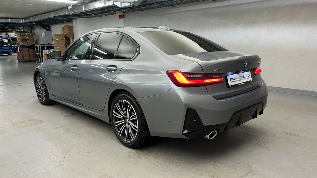 BMW Serii 3, 330