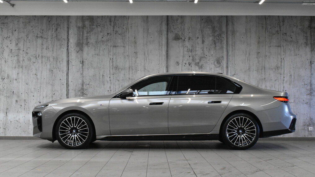 BMW Serii 7, 740