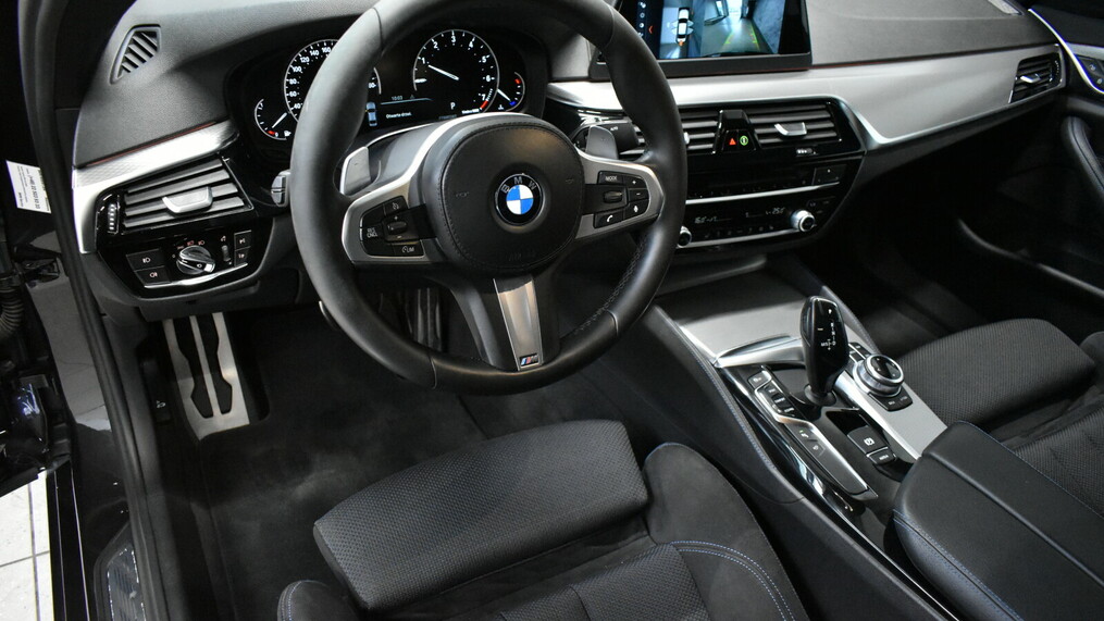 BMW Serii 5, 530