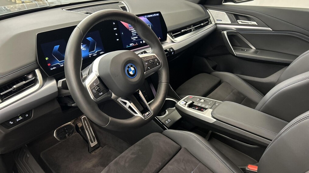 BMW iX1