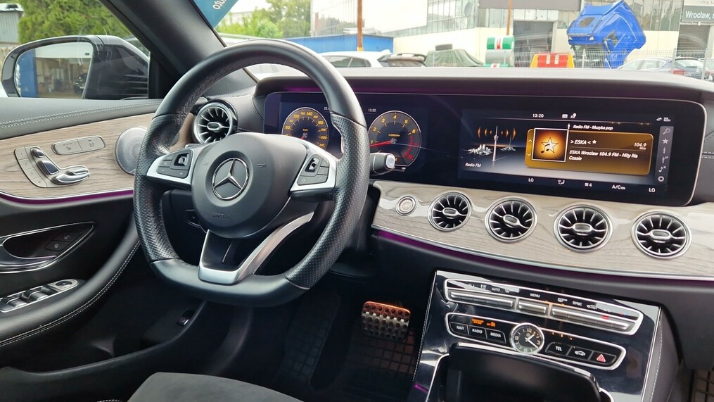 Mercedes-Benz E 300