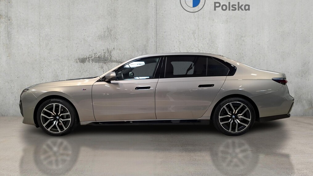 BMW Serii 7, 740