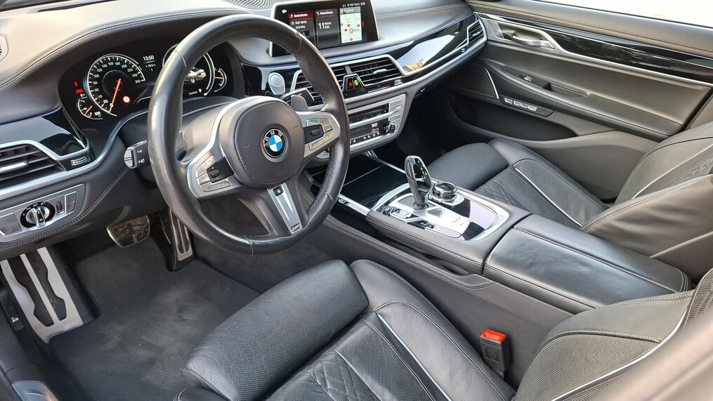 BMW Serii 7, 750