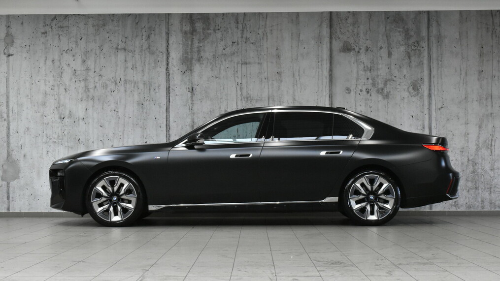 BMW Serii 7, 740