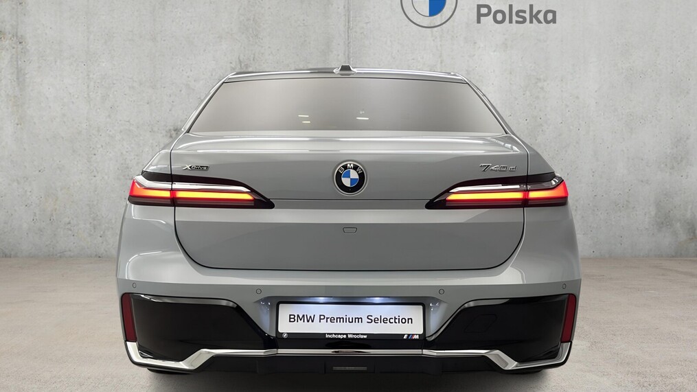 BMW Serii 7, 740