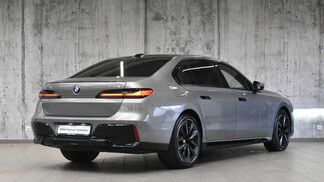 BMW Serii 7, 740