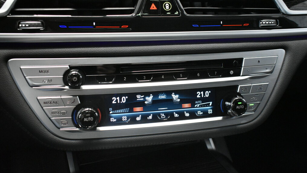 BMW Serii 7, 750