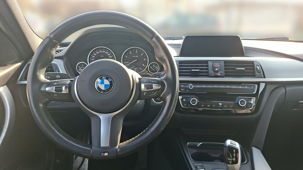 BMW Serii 3, 320