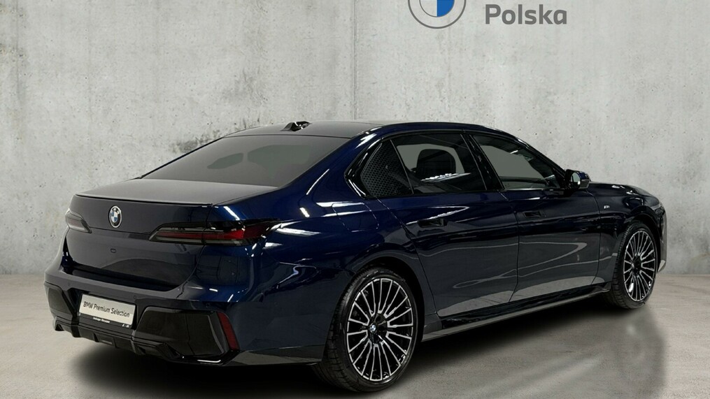 BMW Seria 7, 740