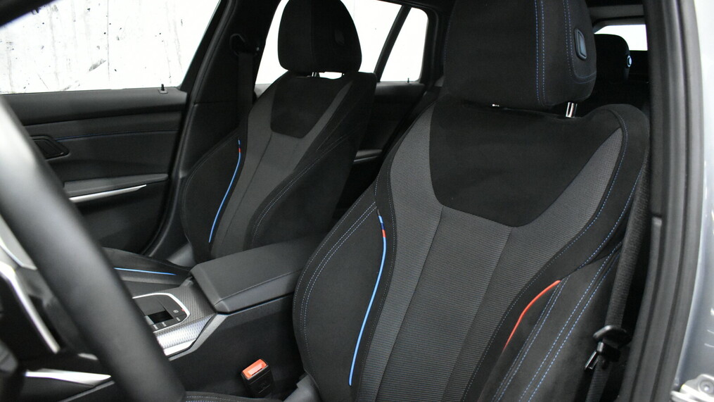 BMW Serii 3, 330