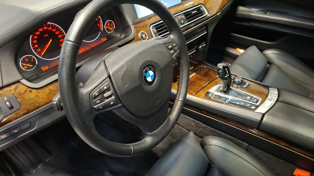 BMW Serii 7, 760