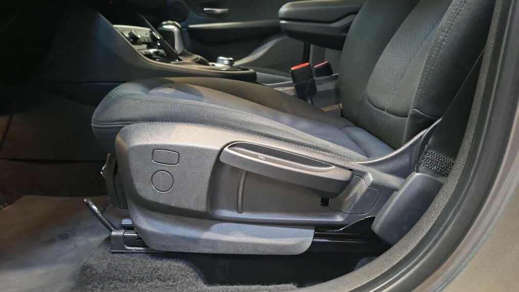 BMW Serii 2, 218