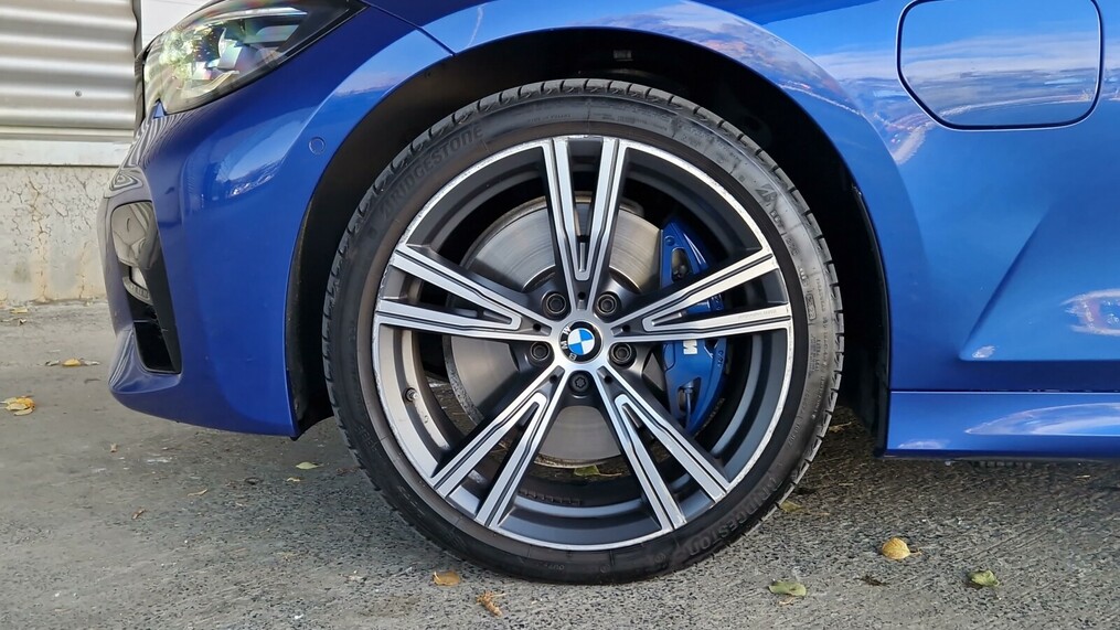 BMW Serii 3, 330
