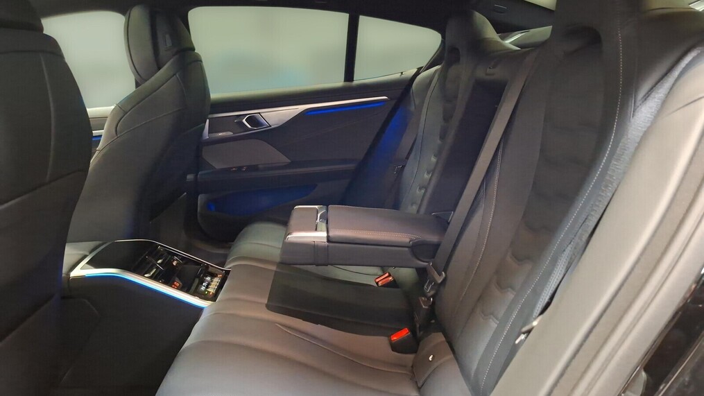 BMW Serii 8, 850