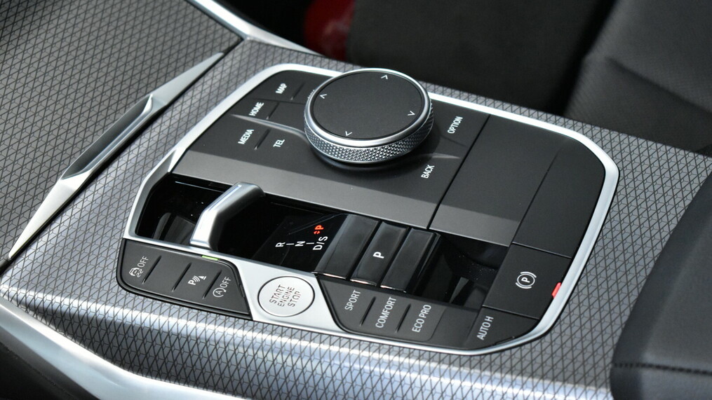 BMW Serii 3, 320