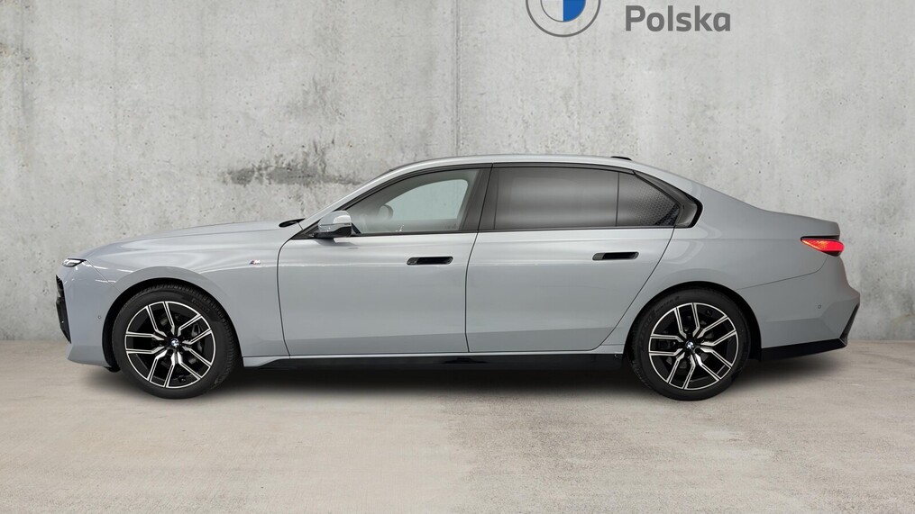 BMW Serii 7, 740