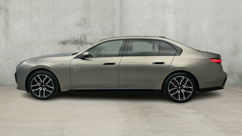 BMW Serii 7, 740