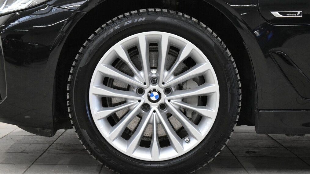 BMW Serii 5, 530