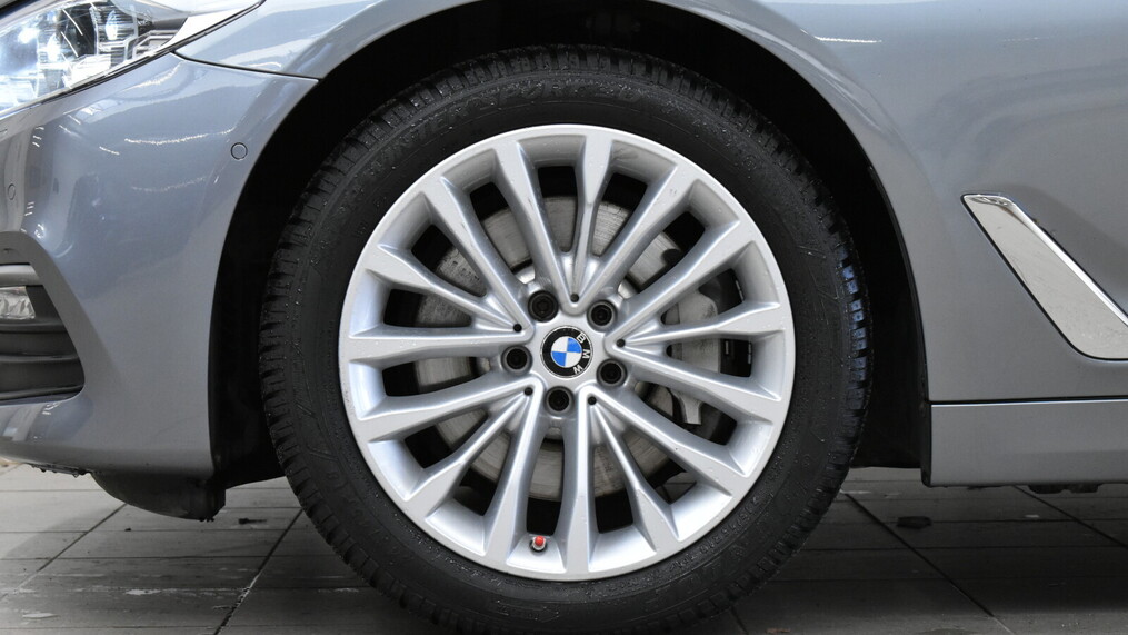 BMW Serii 5, 530