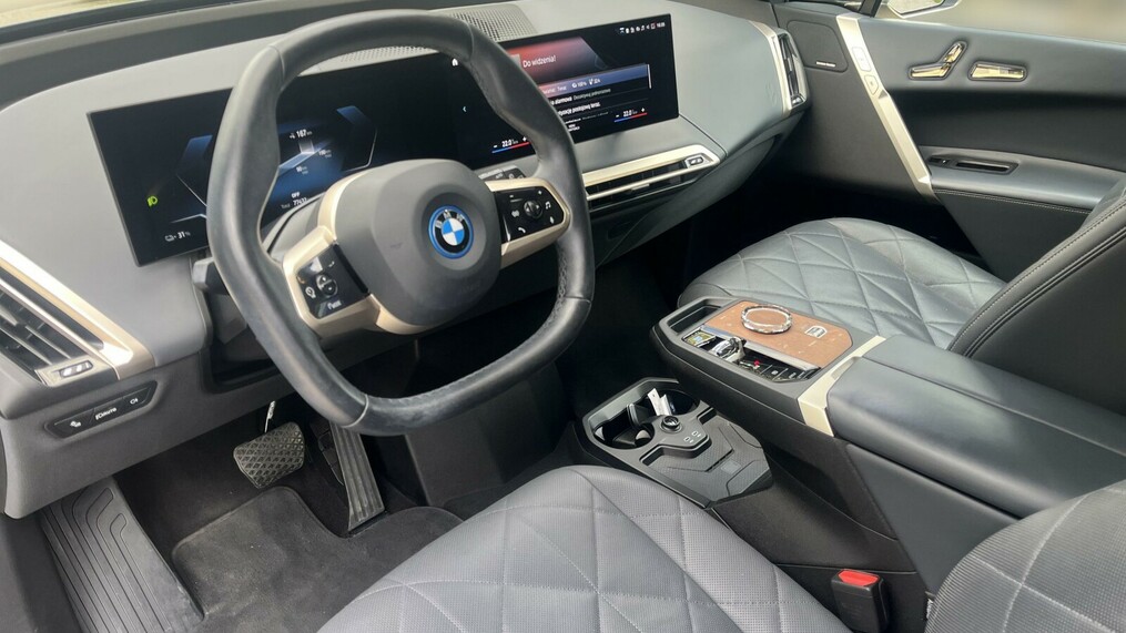 BMW iX