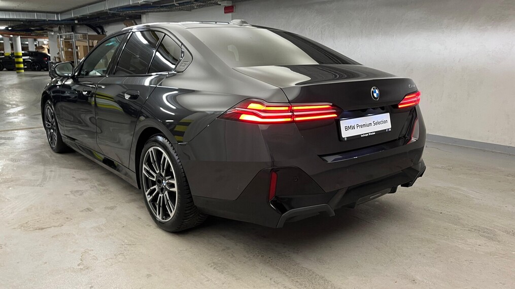 BMW Serii 5, 520