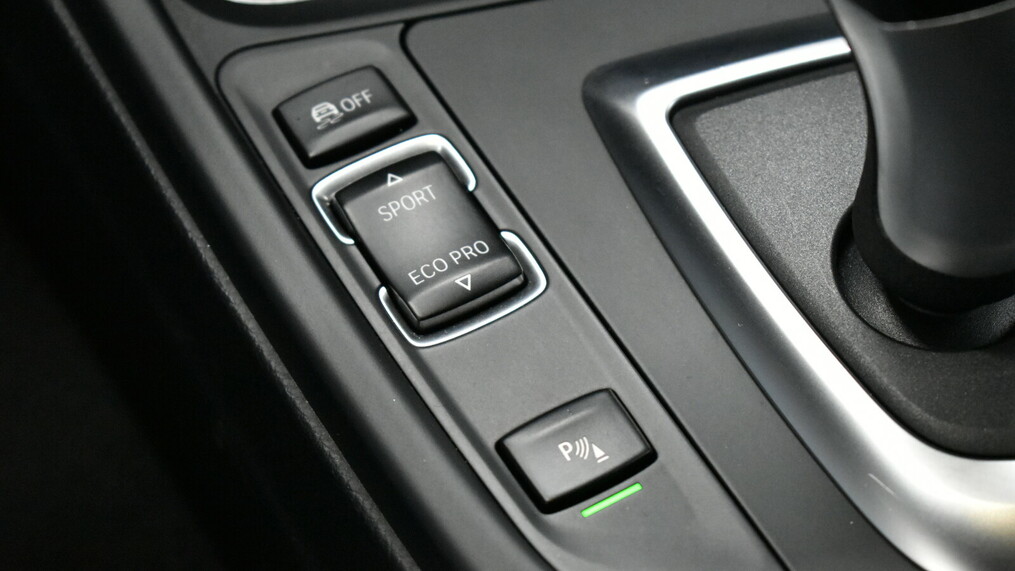 BMW Seria 3, 320