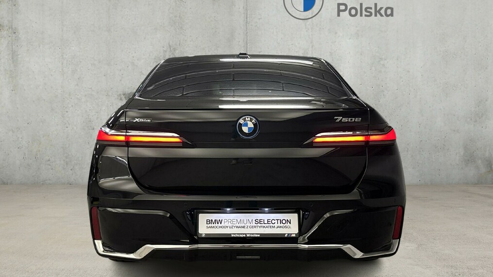 BMW Serii 7, 750