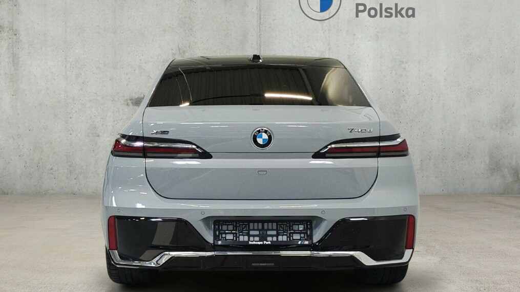 BMW Seria 7, 740