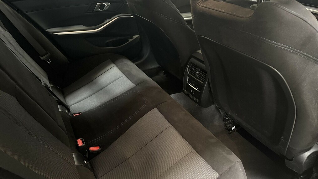 BMW Serii 3, 330