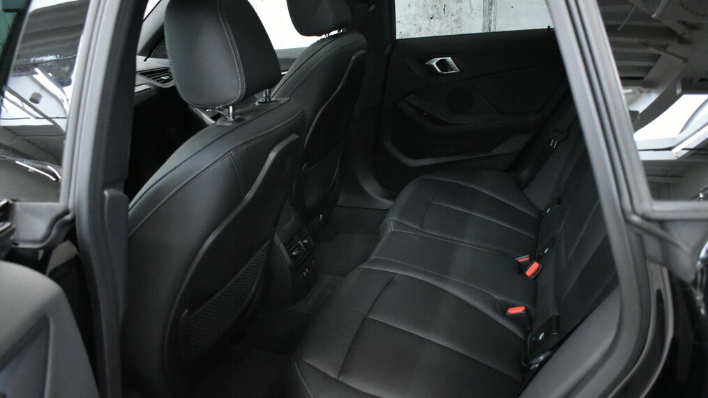 BMW Seria 2, 235