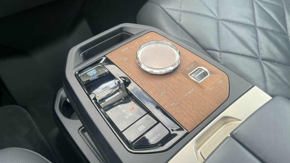 BMW iX