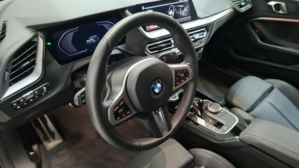 BMW Serii 2, 218