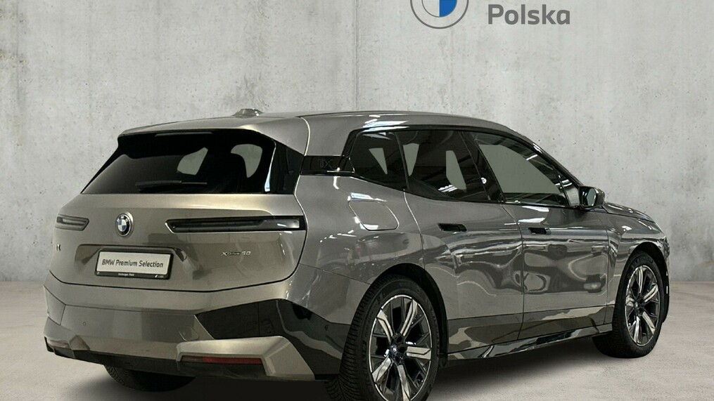 BMW iX